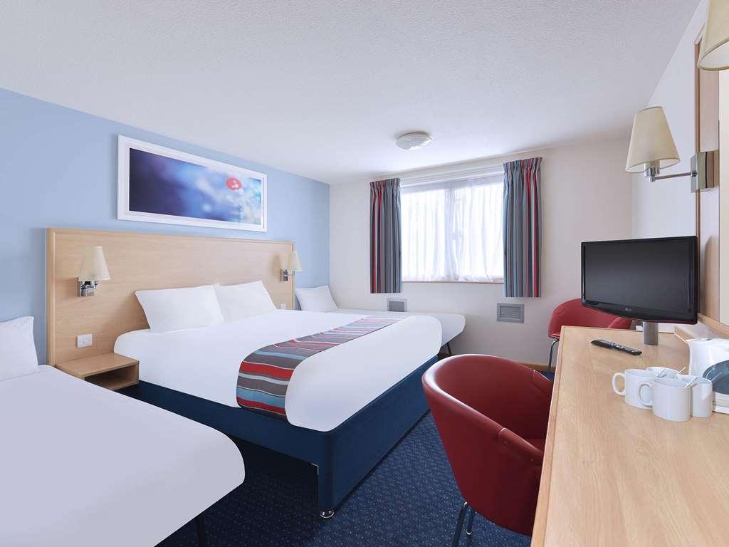 Travelodge Stirling M80 Cambusbarron Quarto foto