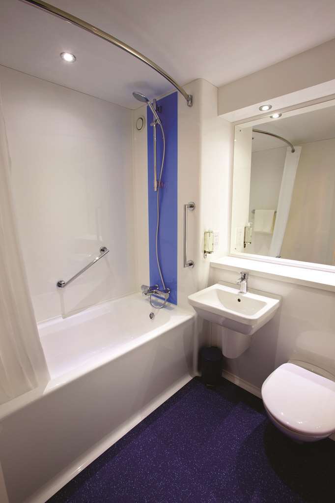 Travelodge Stirling M80 Cambusbarron Quarto foto